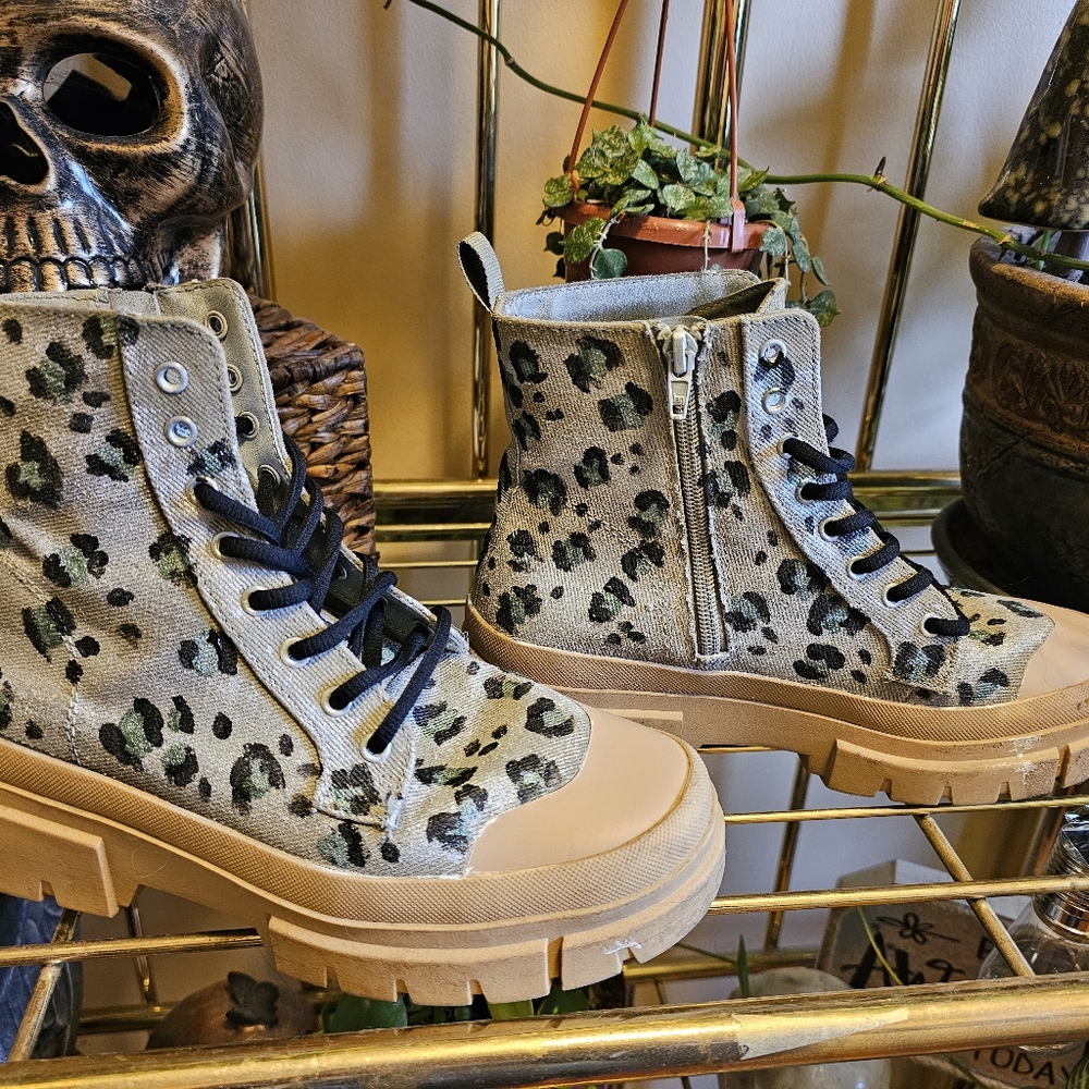 Custom leopard boots - Picture 3 of 3